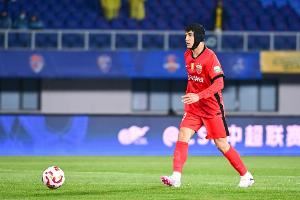 东体：吾米提江累计黄牌停赛无缘战河南队，颜骏凌等4人身背3黄