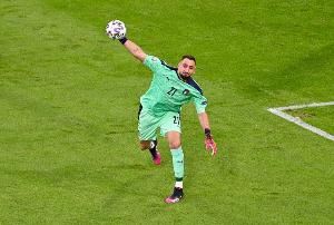 哈曼：多纳鲁马值得拜仁努力去争取，即便他索要2000万欧年薪