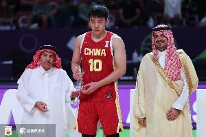 媒体人：后仰金鸡独立成王俊杰招牌动作 亚洲杯对他自信提升巨大