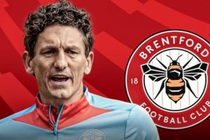 小蜜蜂主帅：对球队上半场表现非常不满，踢英超先得做好基础工作