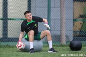 1号韩佳奇重返训练场