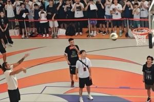 一个不进 亚洲行大连站活动中阿隆-戈登上演连续5罚打铁场面