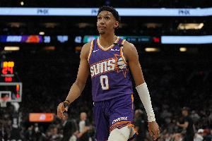 瑞安-邓恩：奥特教练很喜欢和我们交流 他对比赛有很强的洞察力