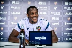 西甲前7轮4球3助攻，莱万特前锋艾永首次入选喀麦隆国家队