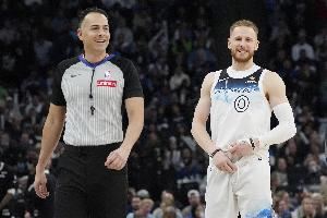 迪文：季前赛主要强调细节以及习惯养成 我们还有很大提升空间