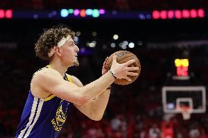 媒体人：看波杰姆斯基打球脑瓜子疼！这掘金真的好稳定 ​​