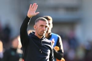 记者：狼队考虑前主帅加里-奥尼尔 俱乐部所有者仍对其有很高评价